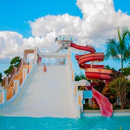 Lacqua diroma apartamento completo com fogão, geladeira, micro-ondas, Piscina 24h, acomoda até 5 pessoas Caldas Novas Esterno foto