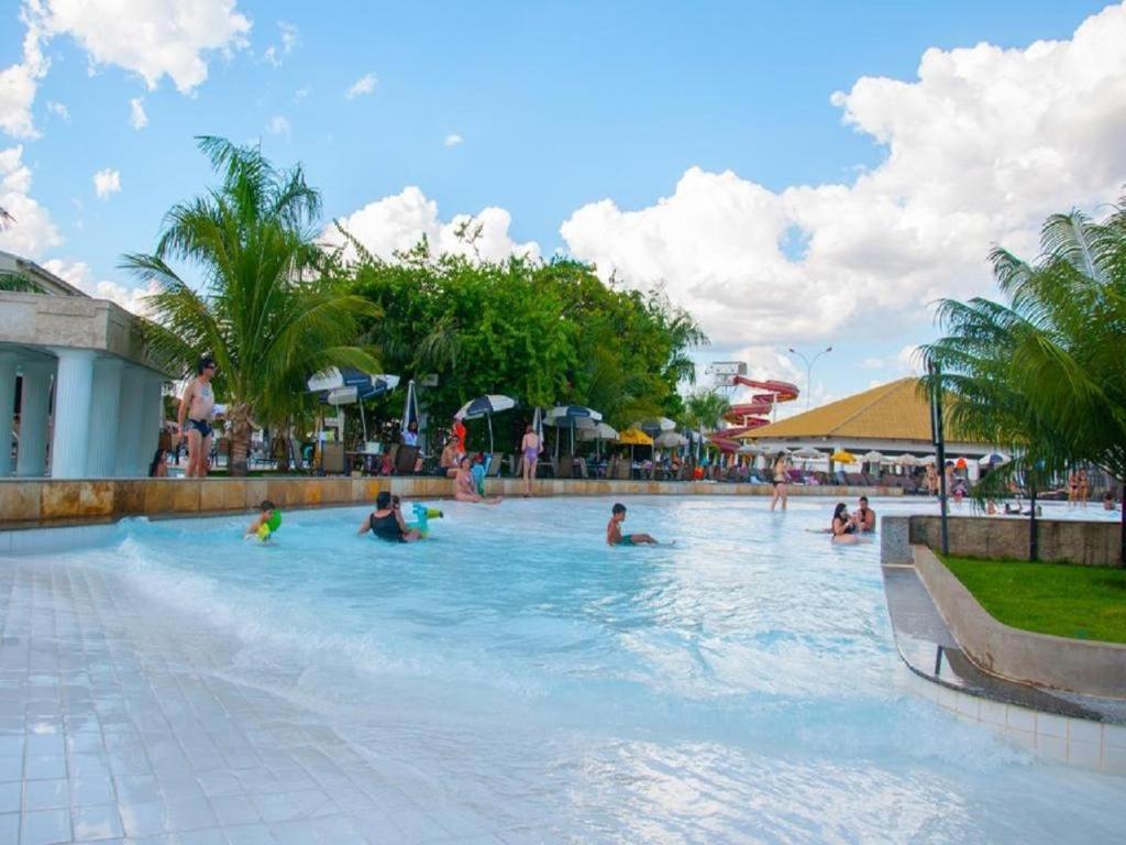 Lacqua diroma apartamento completo com fogão, geladeira, micro-ondas, Piscina 24h, acomoda até 5 pessoas Caldas Novas Esterno foto